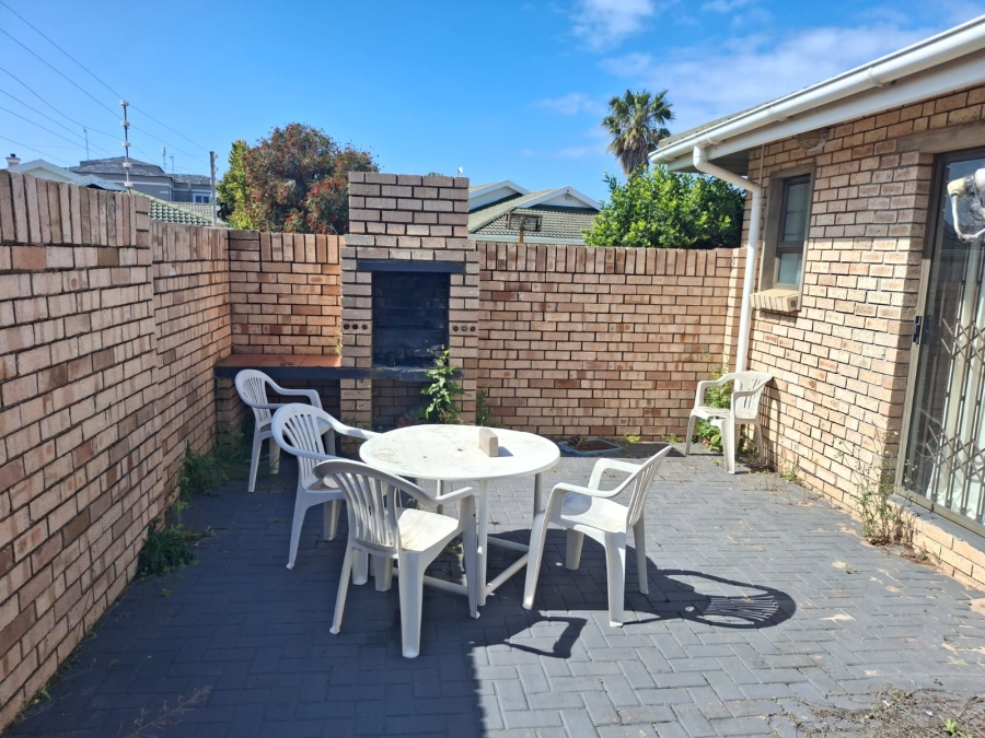 To Let 1 Bedroom Property for Rent in Summerstrand Eastern Cape